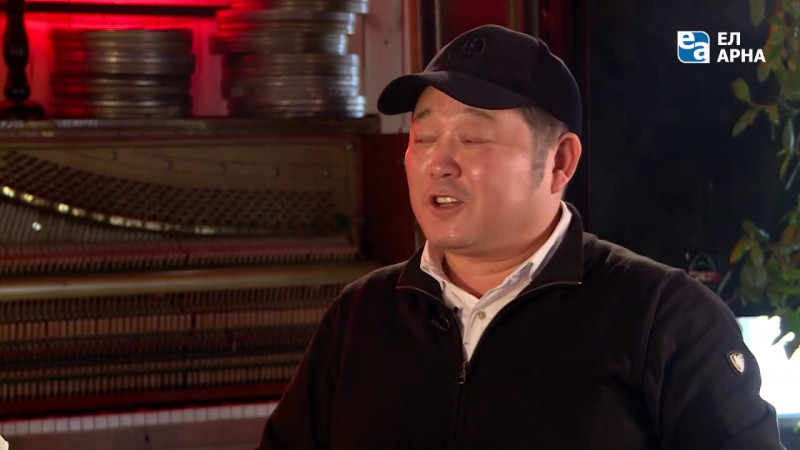 «Кинокафе». Рүстем Әбдіраш Президент жайлы фильмді қалай түсірді?