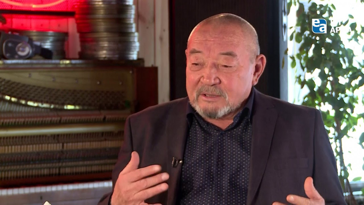 «Кинокафе». Саят Мерекеұлы балалық шағындағы қызықтарымен бөлісті